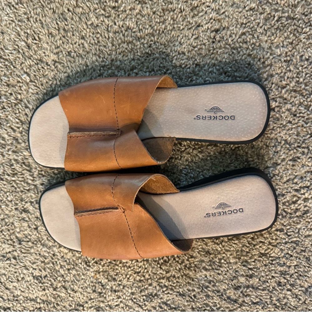 Dockers Women's Tan Slide Sandals